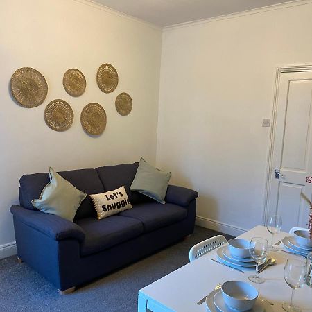 Kitchener - Wonderful 2-Bedroom Apt Sleeps 5 Free Parking Free Wifi Гейтсхед Экстерьер фото