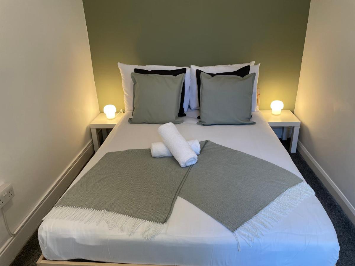 Kitchener - Wonderful 2-Bedroom Apt Sleeps 5 Free Parking Free Wifi Гейтсхед Экстерьер фото