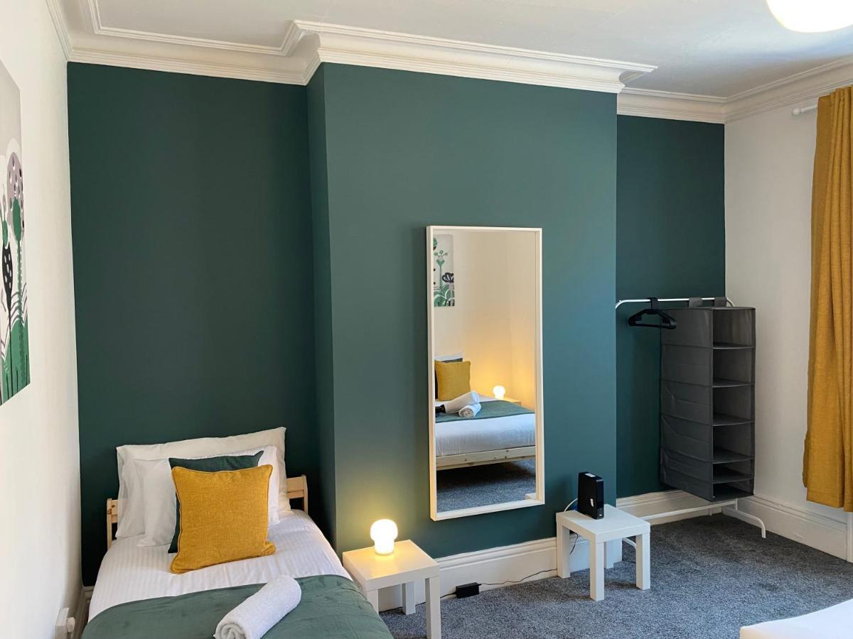 Kitchener - Wonderful 2-Bedroom Apt Sleeps 5 Free Parking Free Wifi Гейтсхед Экстерьер фото