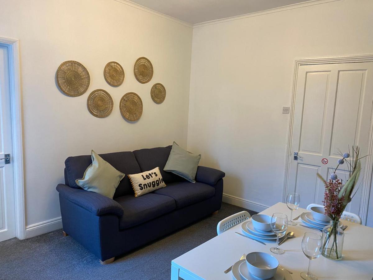 Kitchener - Wonderful 2-Bedroom Apt Sleeps 5 Free Parking Free Wifi Гейтсхед Экстерьер фото