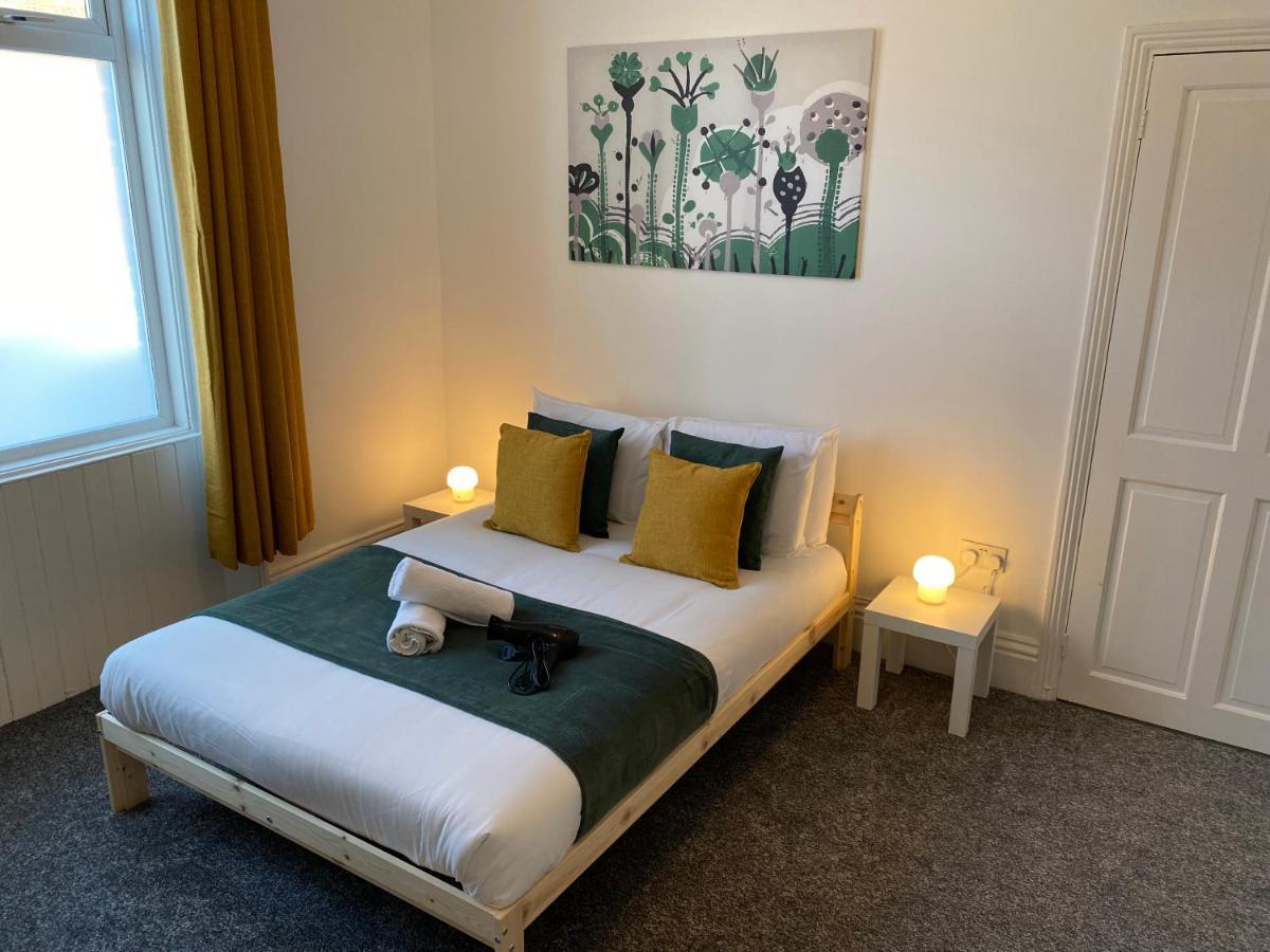Kitchener - Wonderful 2-Bedroom Apt Sleeps 5 Free Parking Free Wifi Гейтсхед Экстерьер фото