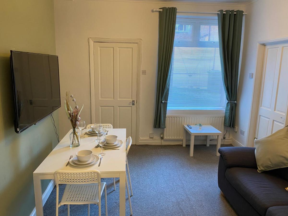 Kitchener - Wonderful 2-Bedroom Apt Sleeps 5 Free Parking Free Wifi Гейтсхед Экстерьер фото