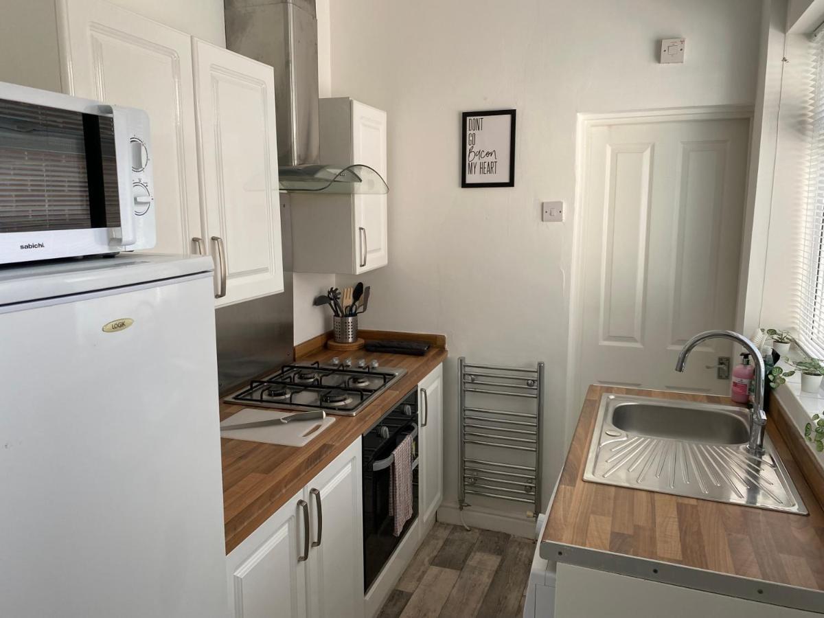 Kitchener - Wonderful 2-Bedroom Apt Sleeps 5 Free Parking Free Wifi Гейтсхед Экстерьер фото