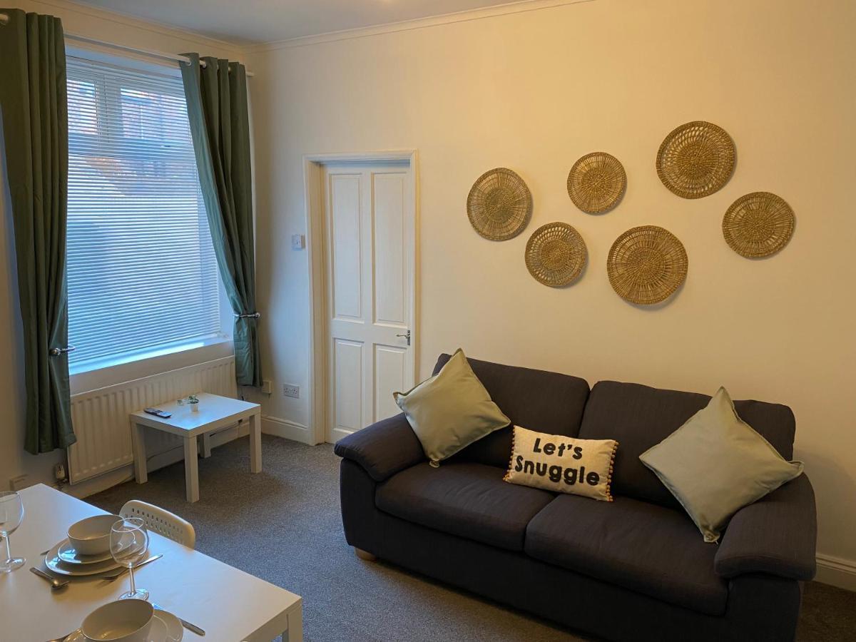 Kitchener - Wonderful 2-Bedroom Apt Sleeps 5 Free Parking Free Wifi Гейтсхед Экстерьер фото